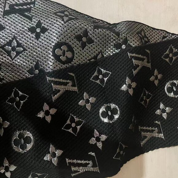 Louis Vuitton Monogram Logomania Black Scarf - New with Box - Picture 6 of 8